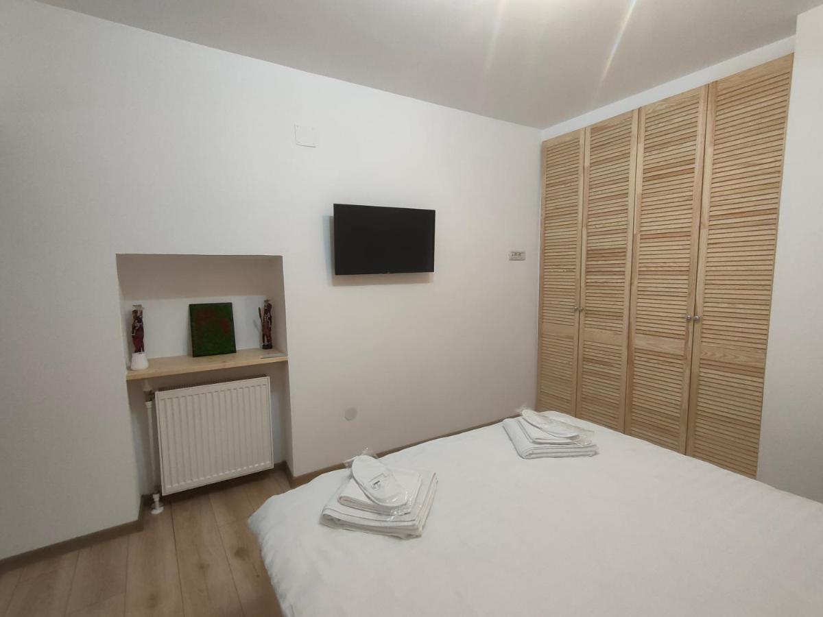 Vania Studio Apartment Sibiu Bagian luar foto